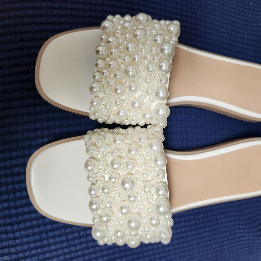 Pearl sandals